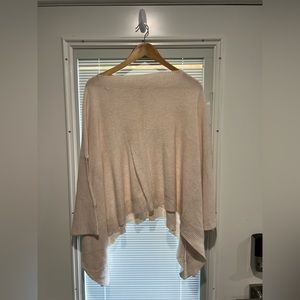 Lululemon poncho. OS.